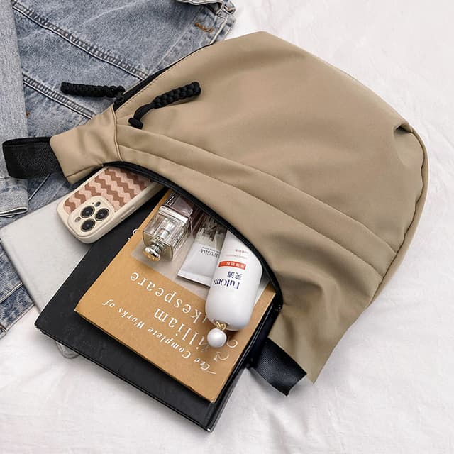 Stylish Crossbody Bag with Multiple Compartments for Daily Use — View 2